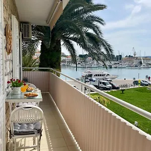 Dinka Old Town With Sea View Apartment